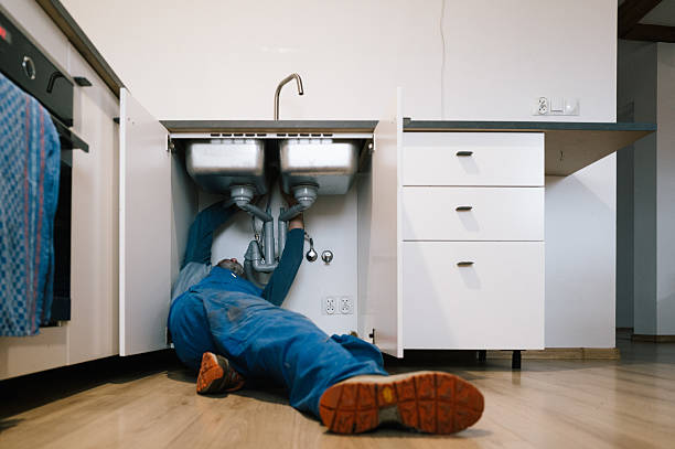 Professional Emergency Plumber technician working in Morral, OH
